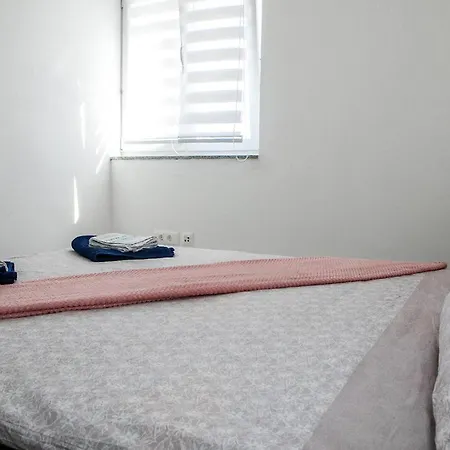 1 Bedroom Lovely In Σπίτι διακοπών Vrsi