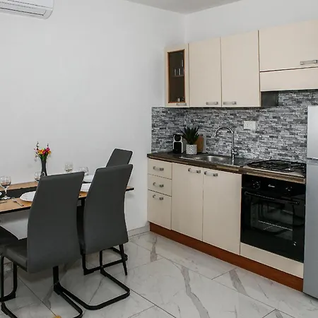 1 Bedroom Lovely In *