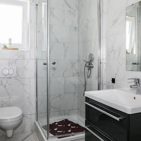 1 Bedroom Lovely In Σπίτι διακοπών *