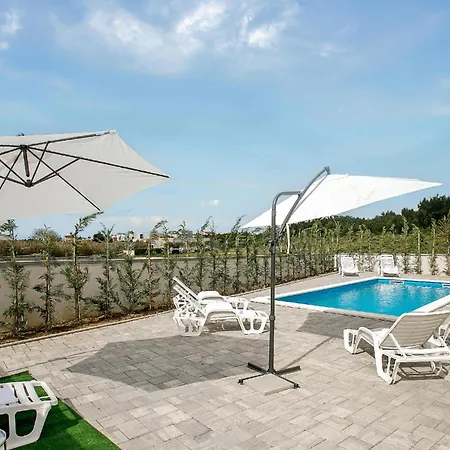 1 Bedroom Lovely In Σπίτι διακοπών *