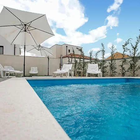 1 Bedroom Lovely In Σπίτι διακοπών *